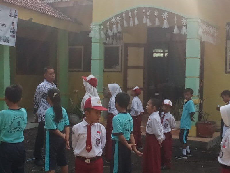 Pesan Kepala Sekolah SDN 1 Sumber Anyar di Peringatan Hari Guru